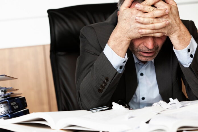 El burnout es un síndrome de agotamiento profesional que se caracteriza por una pérdida de motivación y un sentimiento de fracaso en el trabajo.