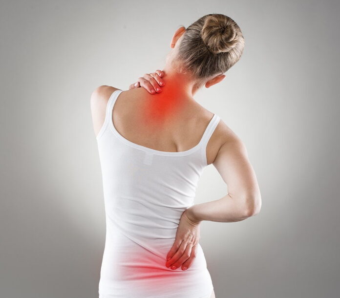 La fibromialgia es una condición que causa dolores musculares y fatiga (cansancio). Las personas con fibromialgia tienen “puntos hipersensibles” en el cuerpo.