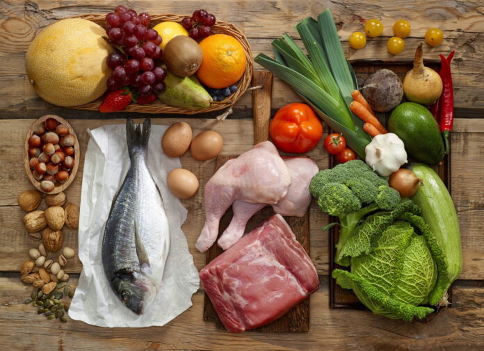 En general, las comidas saludables son aquellas que contienen una combinación equilibrada de nutrientes esenciales, como proteínas, carbohidratos, grasas saludables, vitaminas y minerales.