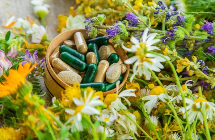 Cuando se habla de nutrientes naturales, se hace referencia a aquellos que se obtienen de fuentes de alimentos integrales en la dieta diaria.