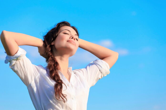La respiración diafragmática trae diversos beneficios para la salud y es fácil de practicar.