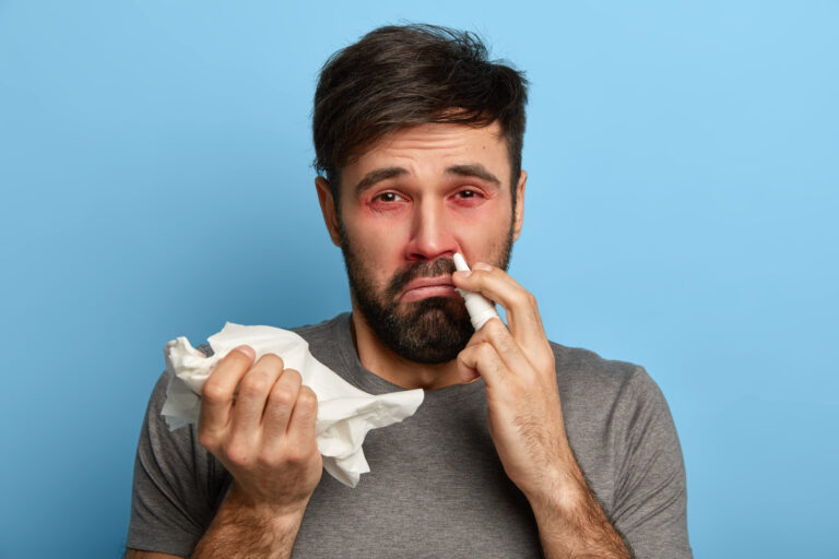 Gripe: síntomas, prevención, tratamiento y vacunación. Aprende a diferenciarla del resfriado y COVID-19, y cuándo buscar atención médica.