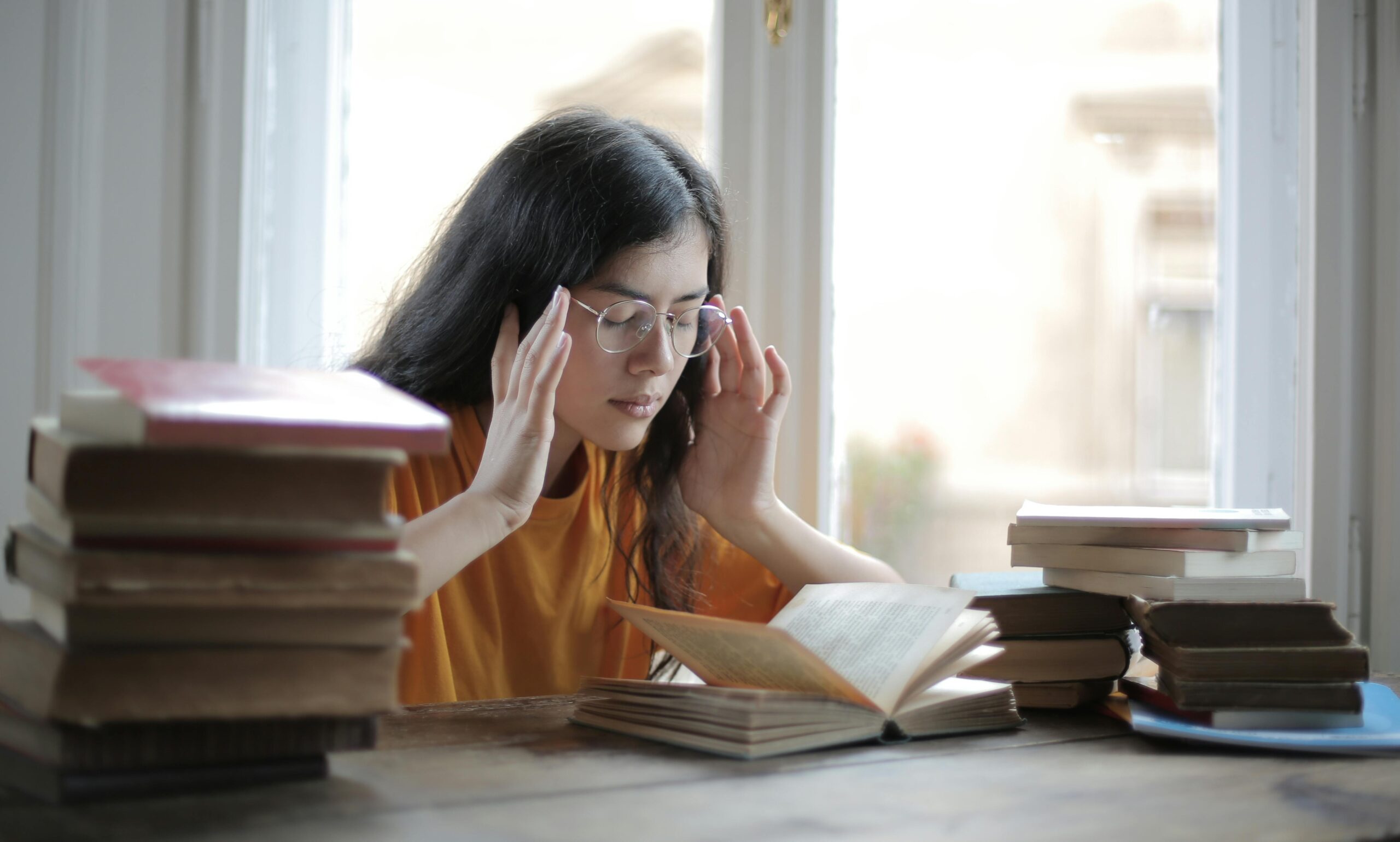 Descubre qué es la migraña, sus causas, síntomas y cómo manejarla naturalmente. Aprende estrategias efectivas para prevenir y aliviar los ataques de migraña.